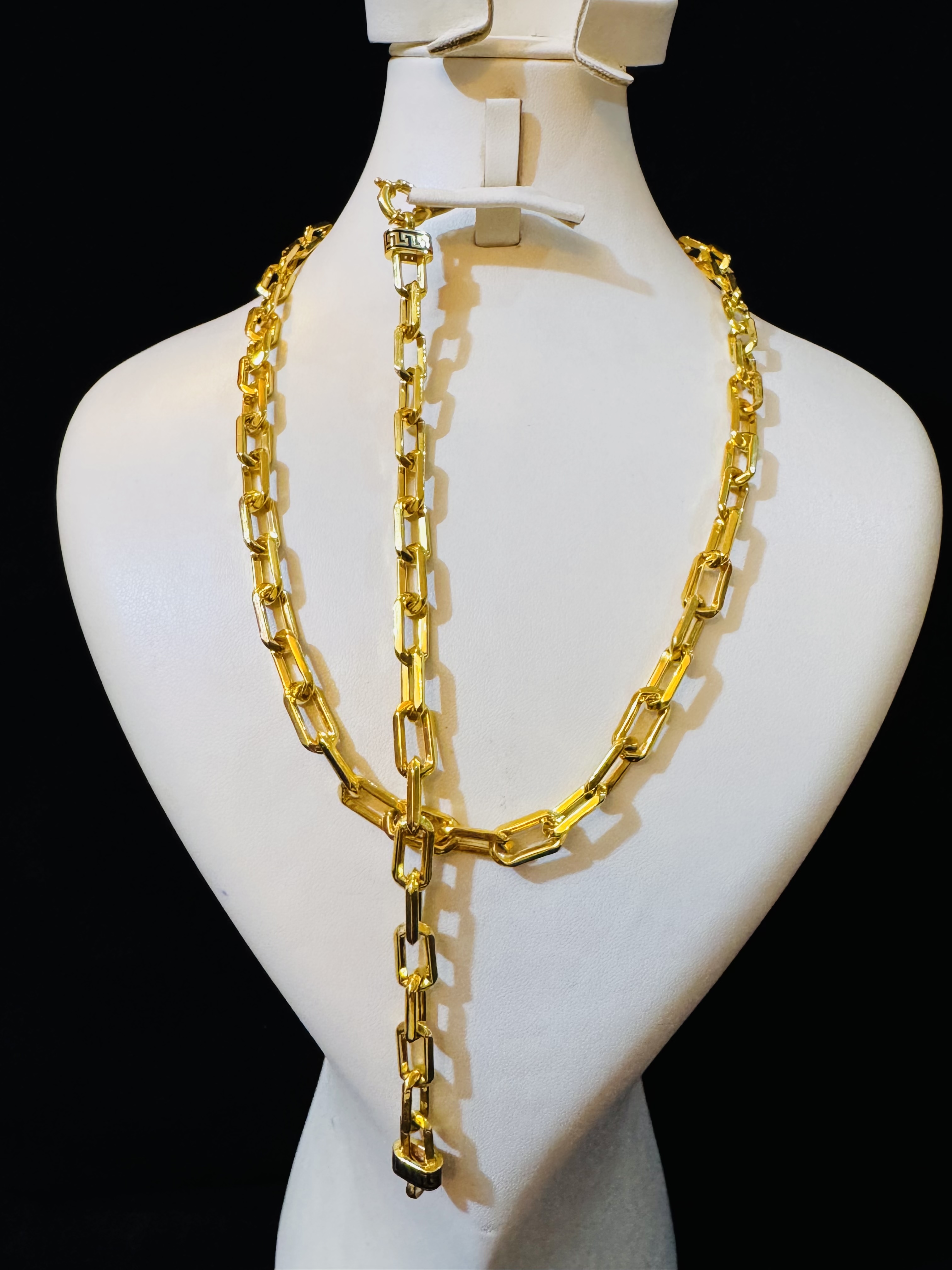 قلادة ذهبية