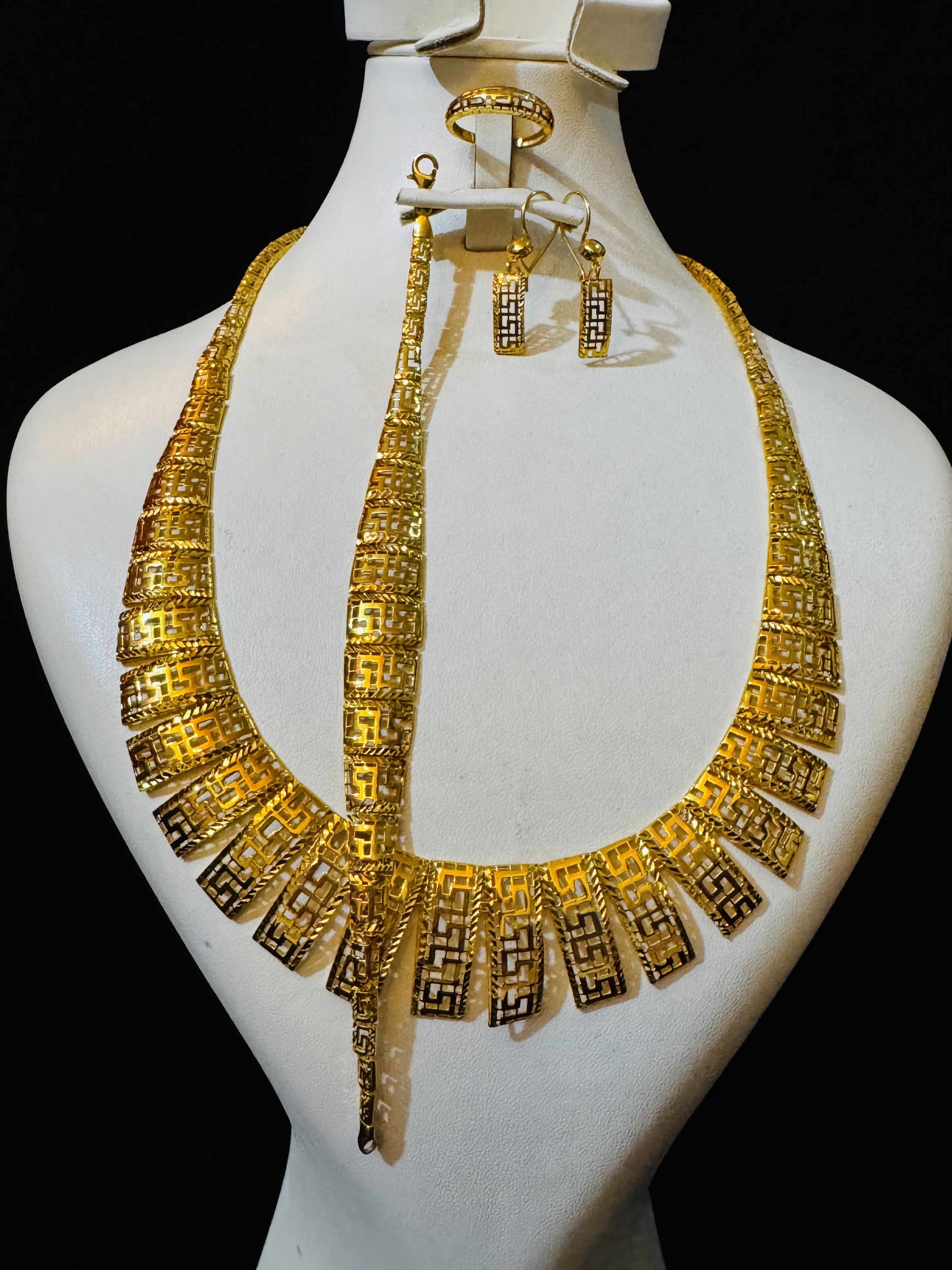 أسورة ذهبية